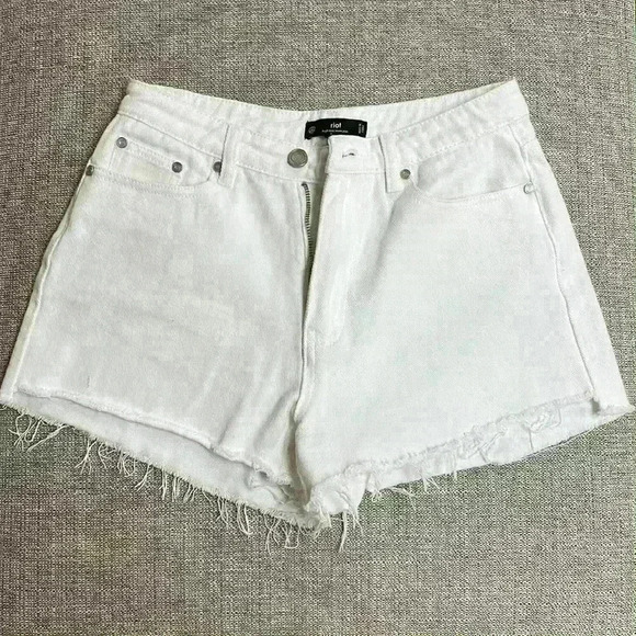 Misguided White Riot Hem Mom Denim Shorts - Picture 1 of 5